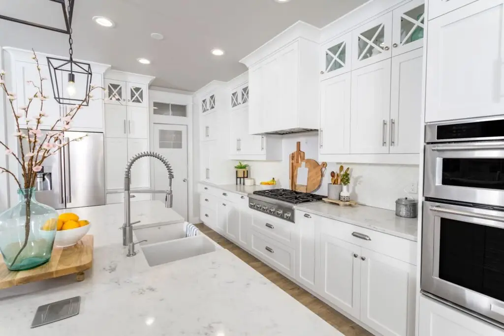 White Kitchen Comtrad